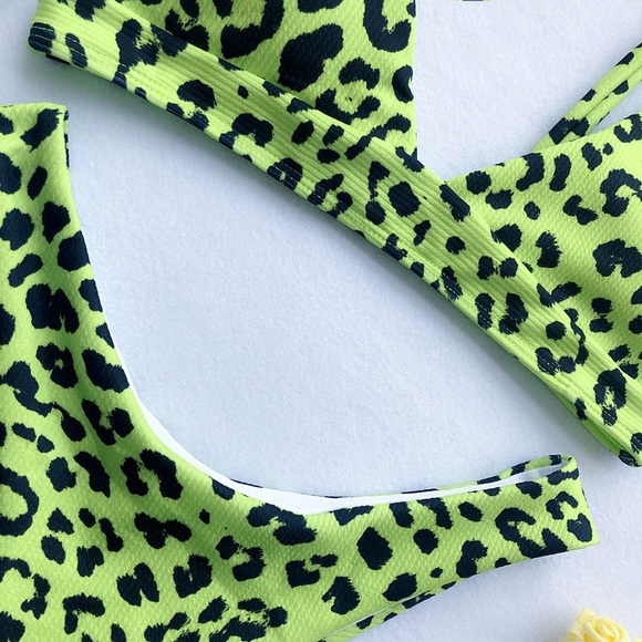 ♦️🆕Leopard Print Lime Bikini Set - Picture 4 of 5